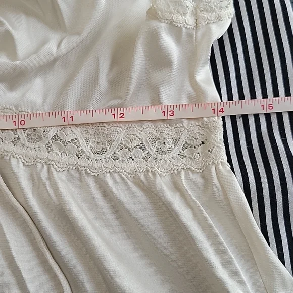 Miss Elaine S Cream Vintage Nightgown - Picture 5 of 5